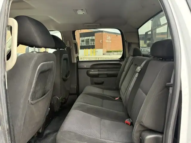 2011 Chevrolet Silverado 3500HD LT CREW CAB-8 FOOT LONG BOX-P/LI - Photo 12