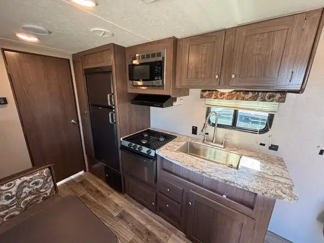 2018 Keystone Hideout 22RBWE - with outdoor kitchen - Photo 7