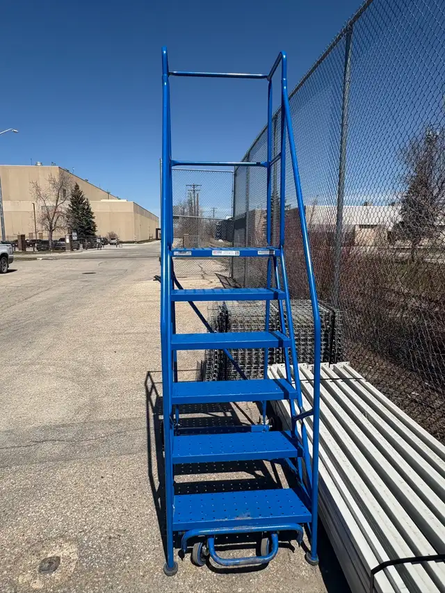 rolling ladder - Photo 2