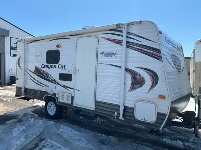 2015 Forest River - Canyon cat 17QBC W/bunks