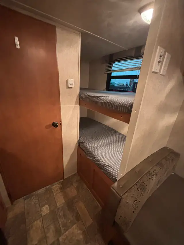 2015 Forest River - Canyon cat 17QBC W/bunks - Photo 6