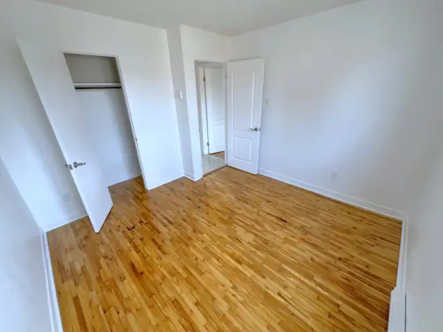 Grand 5½ Rénové – 3 Chambres Fermées - Photo 3