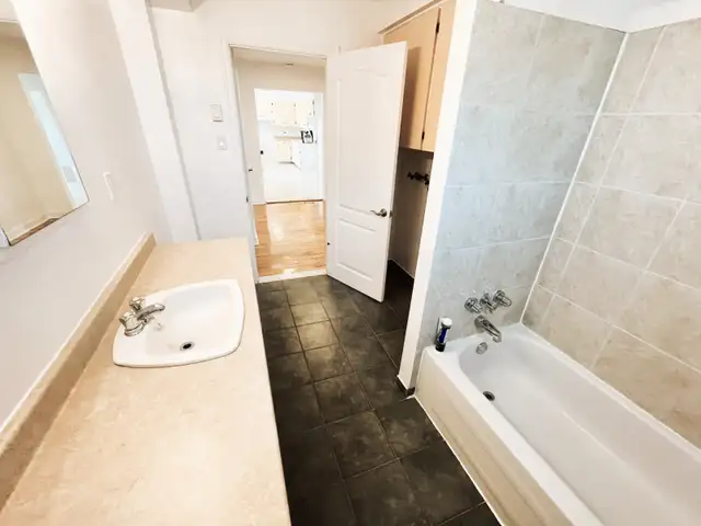 Grand 5½ Rénové – 3 Chambres Fermées - Photo 6