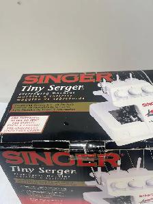 Singer Tiny Serger - Photo 5