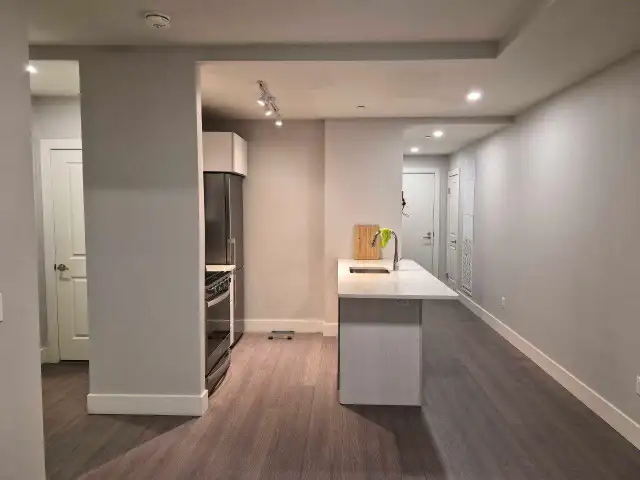 Lease transfer(Assignment) 402, 3610 Dixie Rd, Mississauga, ON