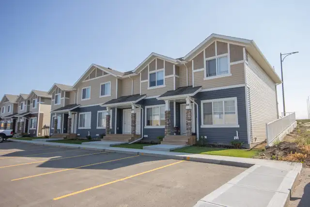 Beautiful Townhome in Sylvan Lake - $699 Security Deposit Promo
