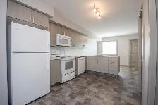 Beautiful Townhome in Sylvan Lake - $699 Security Deposit Promo - Photo 3