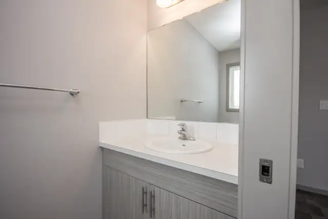 Beautiful Townhome in Sylvan Lake - $699 Security Deposit Promo - Photo 6