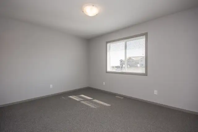 Beautiful Townhome in Sylvan Lake - $699 Security Deposit Promo - Photo 9
