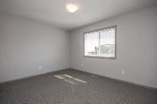 Beautiful Townhome in Sylvan Lake - $699 Security Deposit Promo - Photo 9