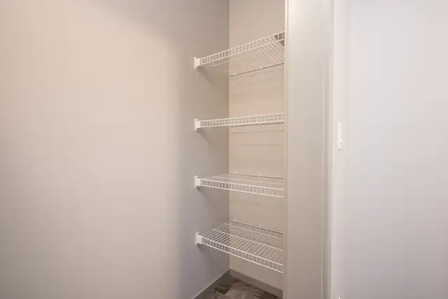 Beautiful Townhome in Sylvan Lake - $699 Security Deposit Promo - Photo 11