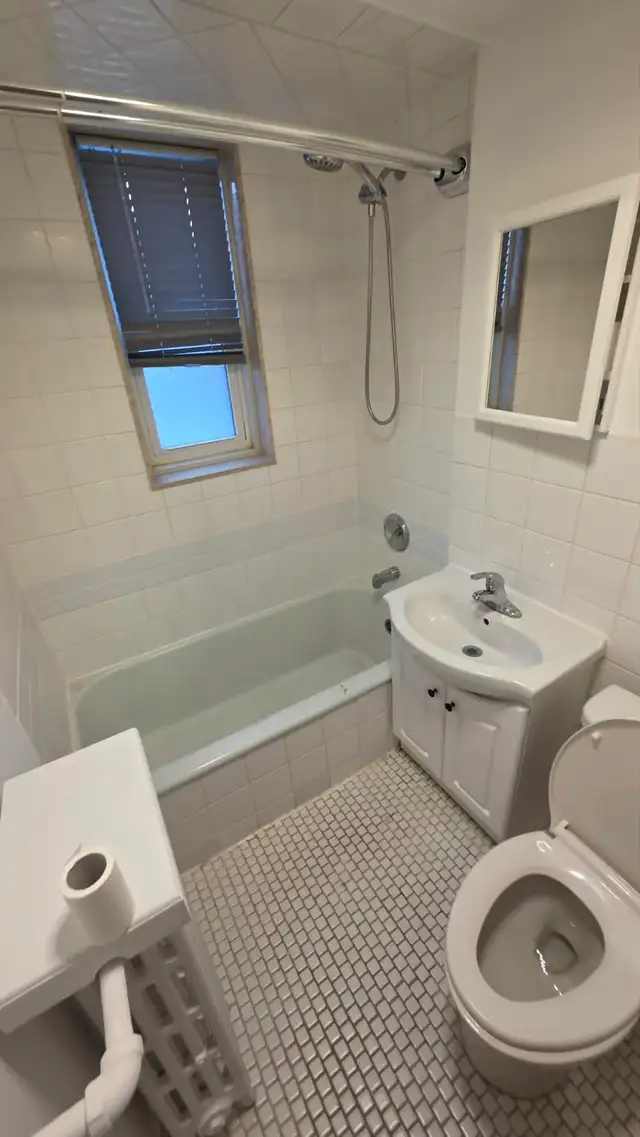 EARLY Access: Renovated 1 Bedroom Apartment (Jane/ Bloor) - Photo 8