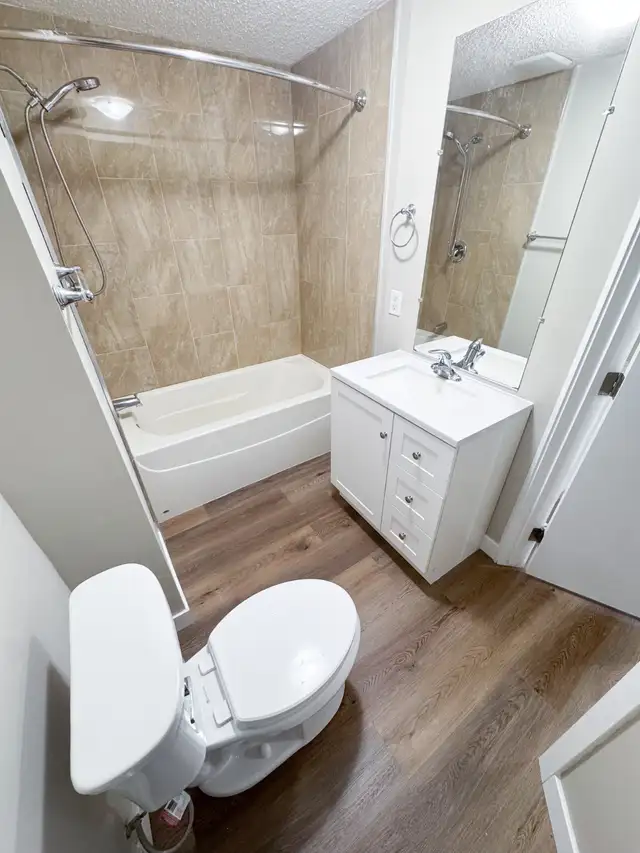 LOCATION!Walk 2 LRT/grocry-2BR LEGAL Bsmt-new bath/kitchn-pet ok - Photo 9