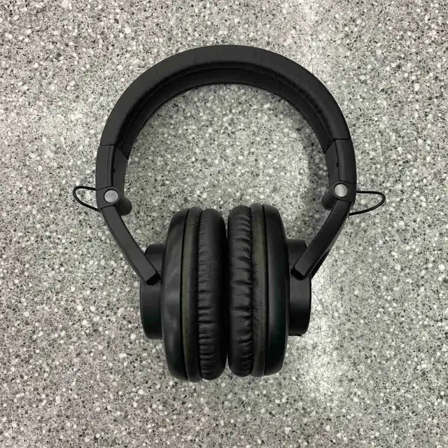 Shure SRH440 Studio Headphones - Photo 2