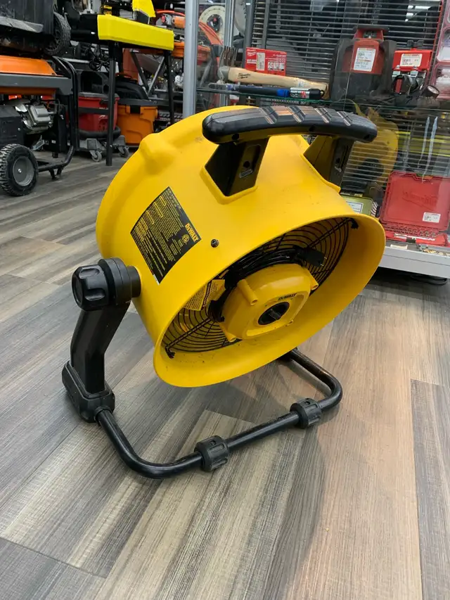 Dewalt 16" Benchtop Fan - Photo 2