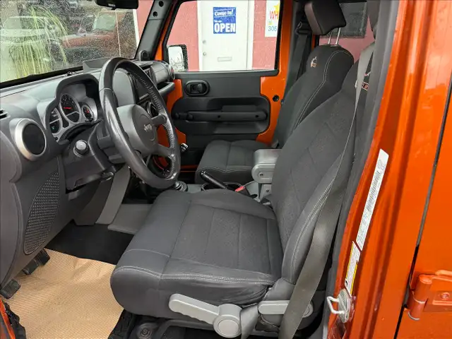 2010 Jeep Wrangler Unlimited Mountain 4WD ....ONLY 142K - Photo 7