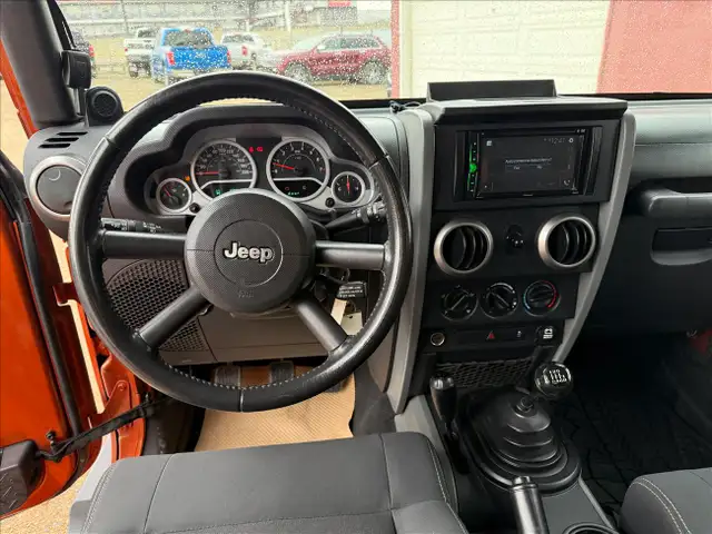 2010 Jeep Wrangler Unlimited Mountain 4WD ....ONLY 142K - Photo 10