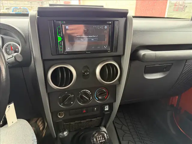 2010 Jeep Wrangler Unlimited Mountain 4WD ....ONLY 142K - Photo 11
