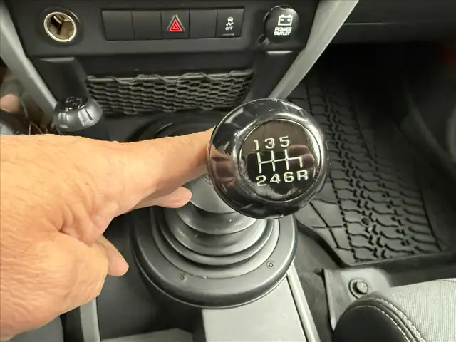 2010 Jeep Wrangler Unlimited Mountain 4WD ....ONLY 142K - Photo 14