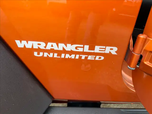 2010 Jeep Wrangler Unlimited Mountain 4WD ....ONLY 142K - Photo 19