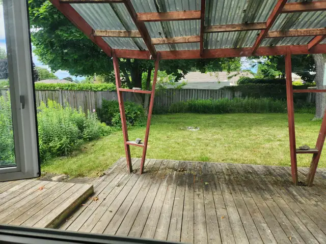 Stephenson/Rossland 2400$/m   CLEAN 3 Bedroom Upstairs Bungalow - Photo 11