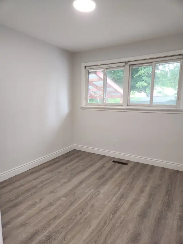 Stephenson/Rossland 2400$/m   CLEAN 3 Bedroom Upstairs Bungalow - Photo 15