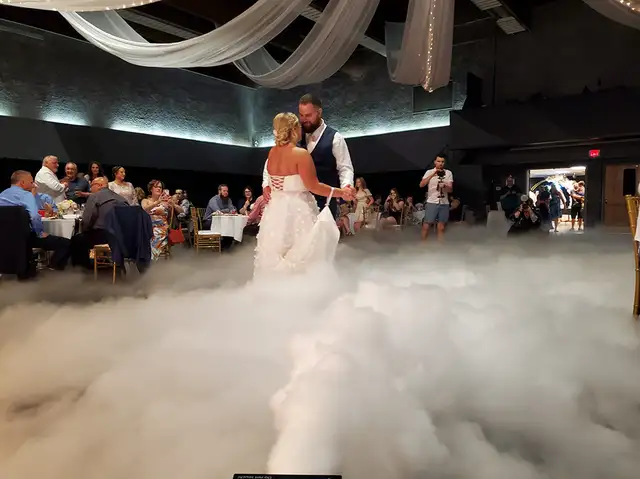 Dancing on the cloud Dry ice fog machine for Special events !