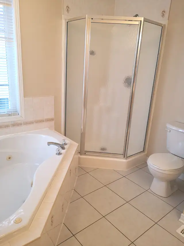Semi-Detached Home in Glen Cairn, Kanata - 4-Bedroom - Photo 4