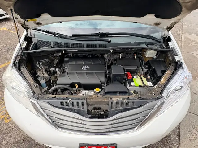 2013 Toyota Sienna XLE AWD 7 Seats 3.5L V6 Certified - Photo 10