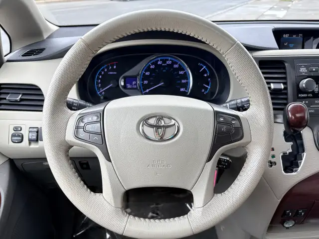 2013 Toyota Sienna XLE AWD 7 Seats 3.5L V6 Certified - Photo 23