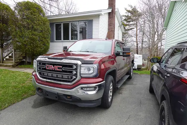 For Sale a 2016 GMC Sierra Crew Cab with short box - Photo 2