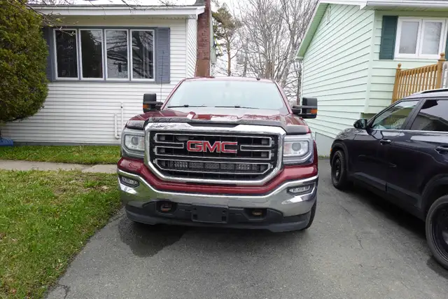 For Sale a 2016 GMC Sierra Crew Cab with short box - Photo 3
