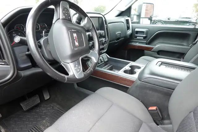 For Sale a 2016 GMC Sierra Crew Cab with short box - Photo 6