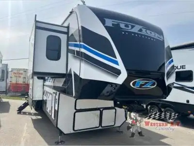 2022 Fuzion 429 - Photo 2