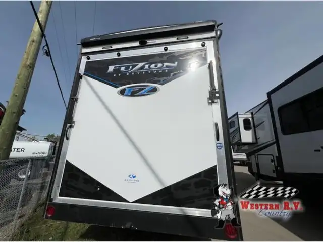 2022 Fuzion 429 - Photo 6