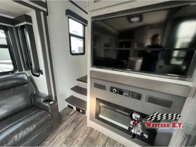 2022 Fuzion 429 - Photo 10