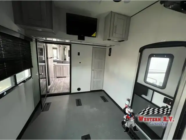 2022 Fuzion 429 - Photo 14