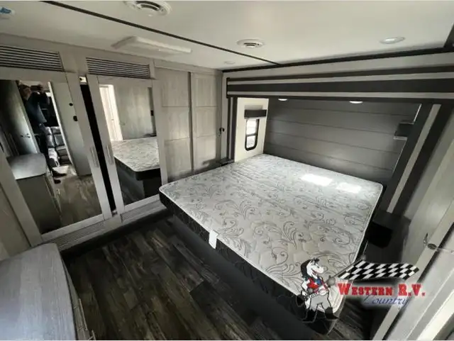 2022 Fuzion 429 - Photo 18