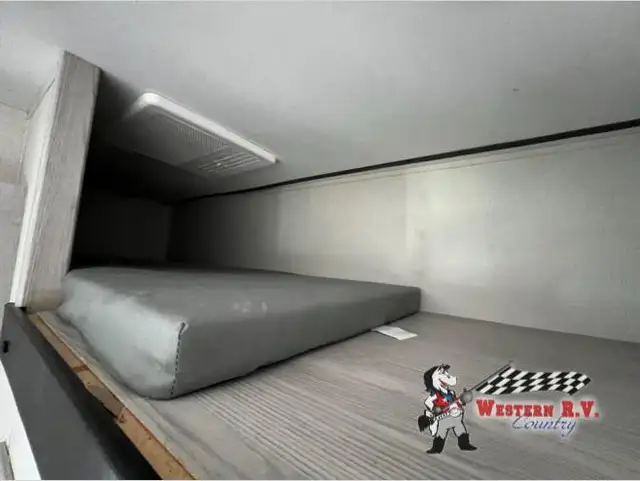 2022 Fuzion 429 - Photo 20