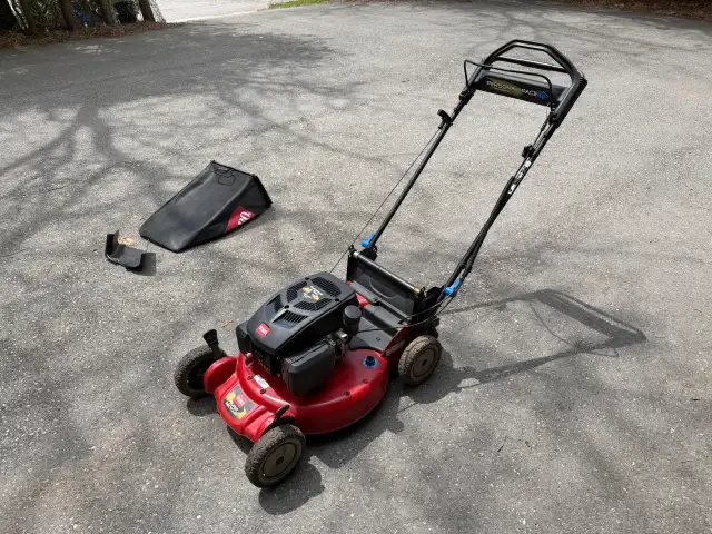 Toro 22'' Personal Pace Super Recycler Lawnmower - Photo 2