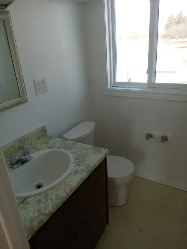 Single home in Carleton Heights with fenced-in private yard. - Photo 15
