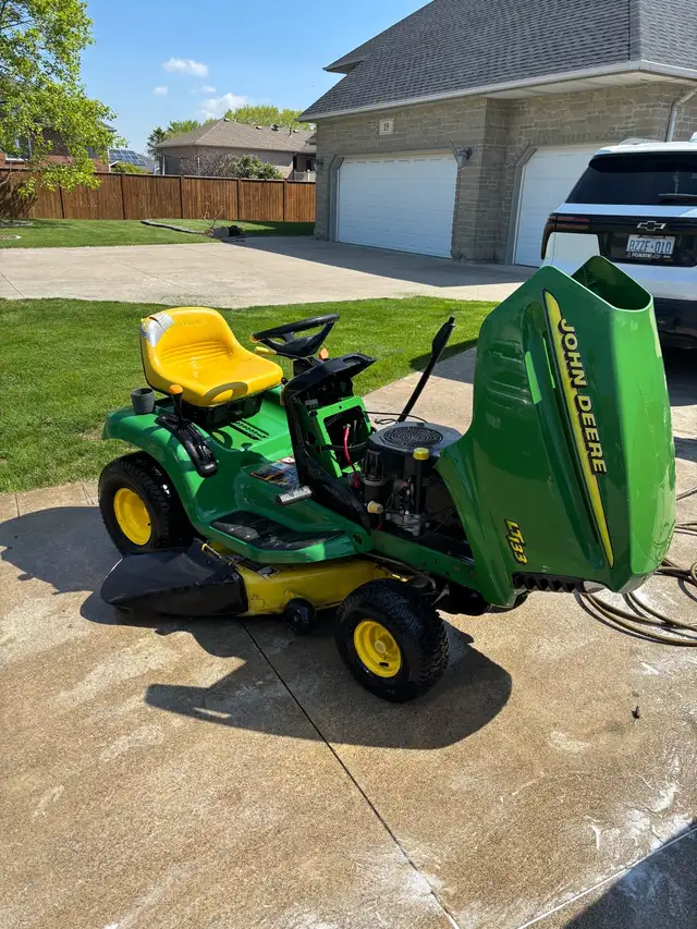 John deer lt 133
