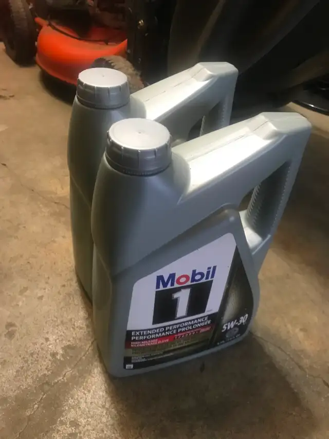 Mobil One Oil - Photo 2