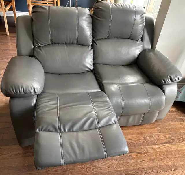Moving Sale- Leather recliner sofa - Loveseat - Photo 5
