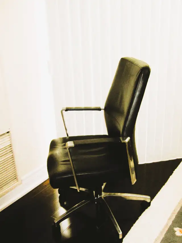 QUALITY OFFICE CHAIR - Photo 2
