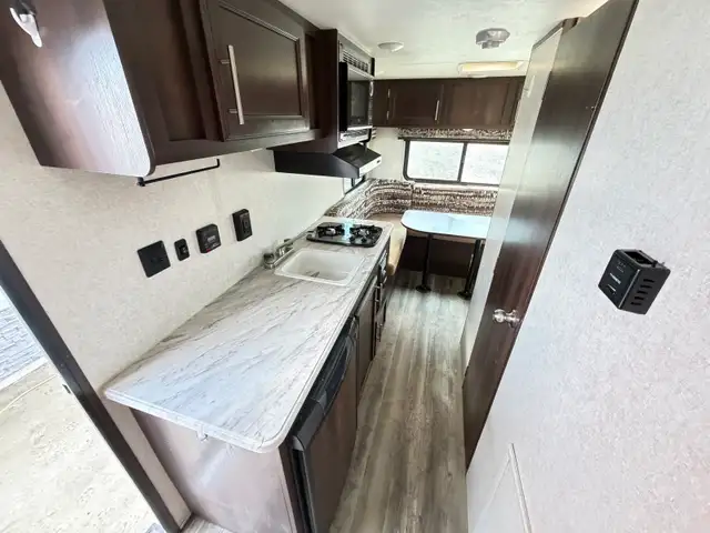 2019 JAYCO JAYFLIGHT 175RD SLX  2,910lbs FINANCING AVAILABLE - Photo 9