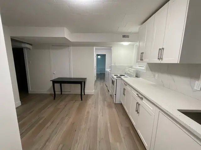 Private furnished room for rent near Braid Station bus 128, 155 - Photo 2