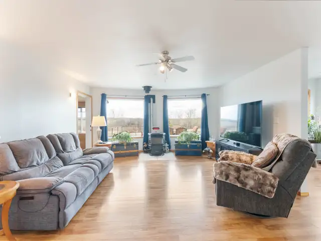 OPEN HOUSE SUNDAY, MAY 10...6 FRANCIS DRIVE LDB, WATER FRONT! - Photo 4