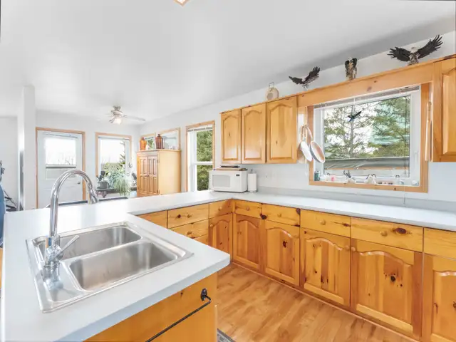 OPEN HOUSE SUNDAY, MAY 10...6 FRANCIS DRIVE LDB, WATER FRONT! - Photo 6