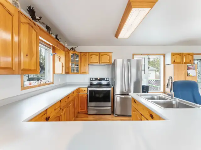 OPEN HOUSE SUNDAY, MAY 10...6 FRANCIS DRIVE LDB, WATER FRONT! - Photo 7